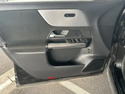 Photo 17 Mercedes GLA 200 d AMG Line