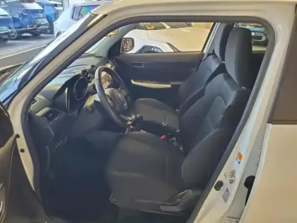 Photo 10 Suzuki Swift  1.2 Hybrid 83ch Privilège