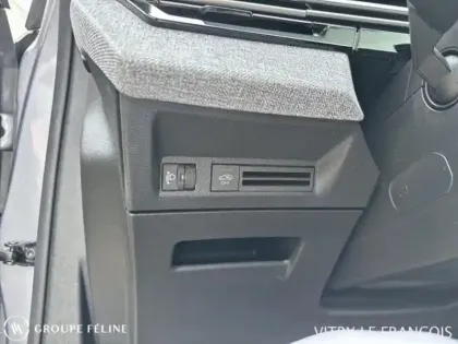 Photo 13 Peugeot 5008  Hybrid 145ch Allure e-DCS6
