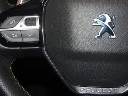 Photo 10 Peugeot 2008  1.2 PureTech 130ch S&S GT EAT8