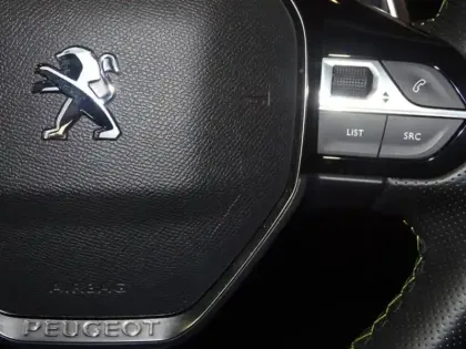 Photo 11 Peugeot 2008  1.2 PureTech 130ch S&S GT EAT8