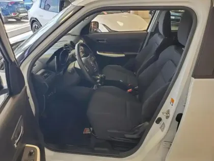 Photo 10 Suzuki Swift  1.2 Hybrid 83ch Privilège