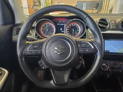 Photo 15 Suzuki Swift  1.2 Hybrid 83ch Privilège