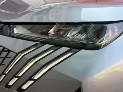 Photo 8 Peugeot 3008  1.2 Hybrid 145ch Allure e-DCS6