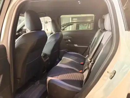 Photo 6 Jeep Compass  1.2 Turbo T3 145ch e-Hybrid First Edition BVR6