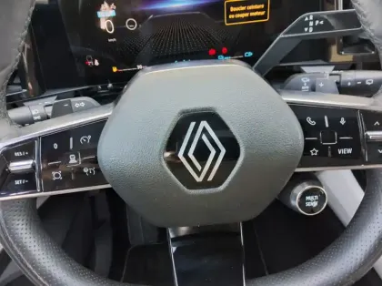 Photo 19 Renault Espace VI E-Tech hybrid 200 Iconic