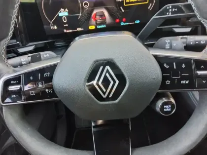 Photo 19 Renault Espace VI E-Tech hybrid 200 esprit Alpine