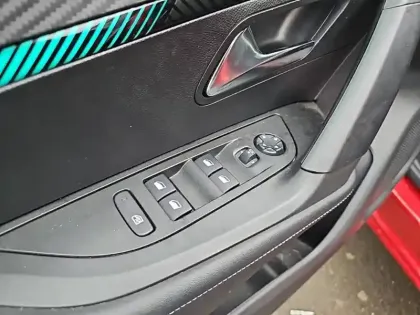 Photo 14 Peugeot 2008  PureTech 130 S&S EAT8
