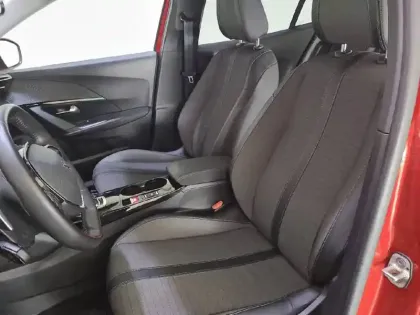 Photo 31 Peugeot 2008  PureTech 130 S&S EAT8