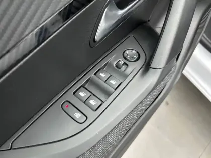 Photo 17 Peugeot 2008  PureTech 100 S&S BVM6
