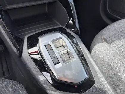 Photo 13 Peugeot 208  Hybrid 110 e-DCS6