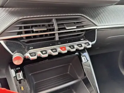 Photo 17 Peugeot 208  Hybrid 110 e-DCS6
