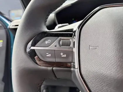 Photo 18 Peugeot 2008  Hybrid 145 e-DCS6