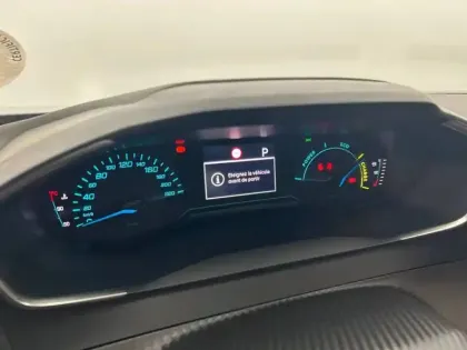 Photo 9 Peugeot 2008  Hybrid 136 e-DCS6