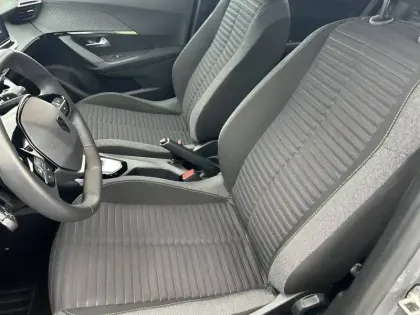 Photo 10 Peugeot 2008  Hybrid 136 e-DCS6