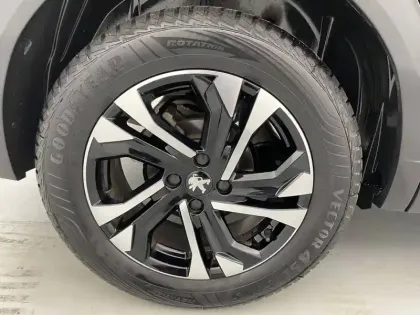 Photo 15 Peugeot 2008  PureTech 130 S&S EAT8