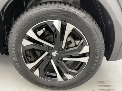 Photo 18 Peugeot 2008  PureTech 130 S&S EAT8
