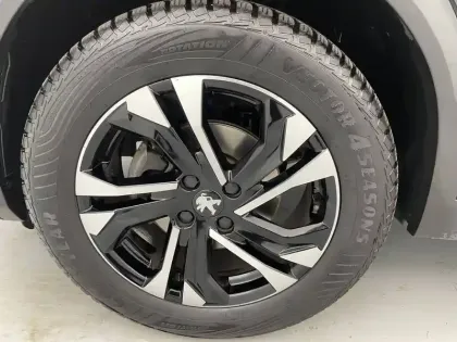 Photo 17 Peugeot 2008  PureTech 130 S&S EAT8