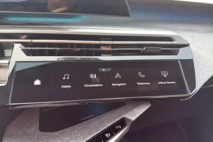 Photo 26 Peugeot 5008  Hybrid 145 e-DCS6