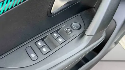Photo 19 Peugeot 2008  Electrique 136 ch