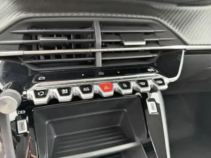 Photo 6 Peugeot 208  Hybrid 110 e-DCS6