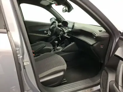Photo 27 Peugeot 2008  PureTech 100 S&S BVM6