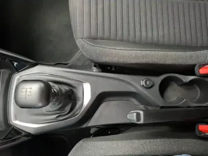 Photo 24 Peugeot 2008  PureTech 100 S&S BVM6