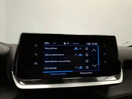 Photo 21 Peugeot 2008  PureTech 100 S&S BVM6