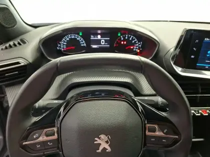 Photo 14 Peugeot 2008  PureTech 100 S&S BVM6