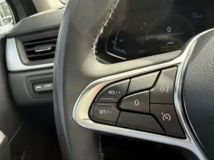 Photo 8 Renault Captur  E-Tech full hybrid 145
