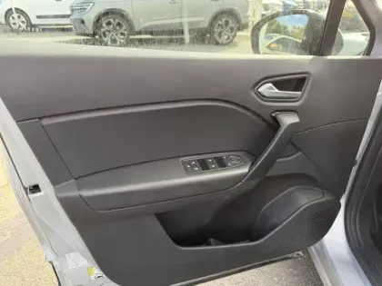 Photo 6 Renault Captur  E-Tech full hybrid 145