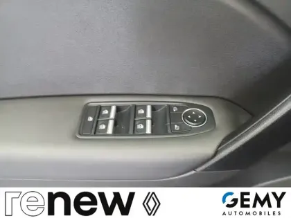 Photo 15 Renault Captur  E-Tech full hybrid 145 ch