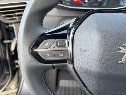 Photo 25 Peugeot 2008  Electrique 136 ch