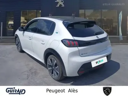 Photo 7 Peugeot 208  Electrique 50 kWh 136ch