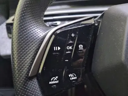 Photo 49 Peugeot 3008  Hybrid 145 e-DCS6