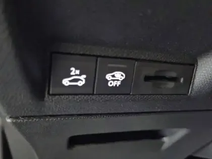 Photo 51 Peugeot 3008  Hybrid 145 e-DCS6