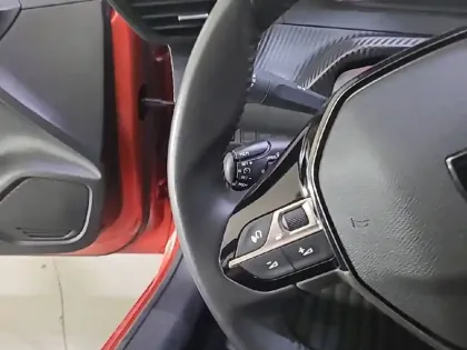 Photo 49 Peugeot 208  PureTech 100 S&S BVM6