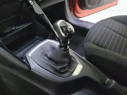 Photo 33 Peugeot 208  PureTech 100 S&S BVM6