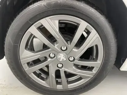 Photo 16 Peugeot 208  PureTech 100 S&S BVM6