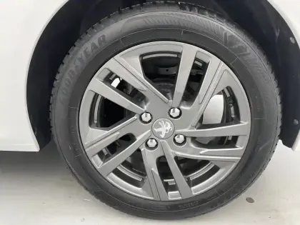 Photo 18 Peugeot 208  PureTech 100 S&S BVM6
