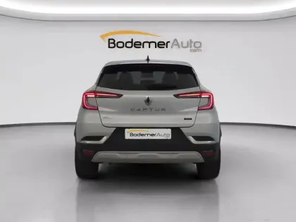 Photo 18 Renault Captur  E-Tech full hybrid 145