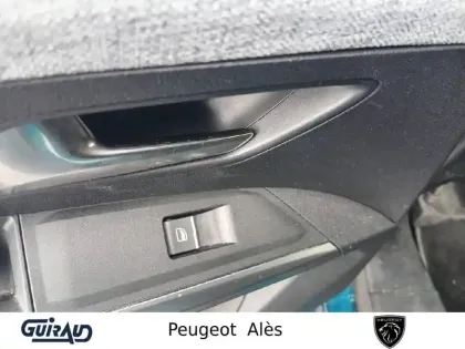 Photo 12 Peugeot 3008  Hybrid 136 e-DCS6