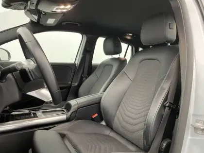 Photo 14 Mercedes GLA  180 d 8G-DCT