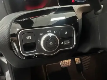 Photo 16 Mercedes Classe A A 200 Compacte