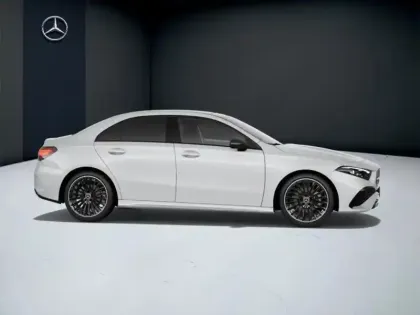 Photo 15 Mercedes Classe A 200 d Berline AMG Line