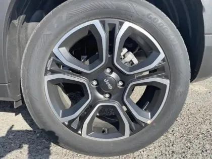 Photo 10 Jeep Avenger  1.2 Turbo T3 110ch e-Hybrid Summit BVR6