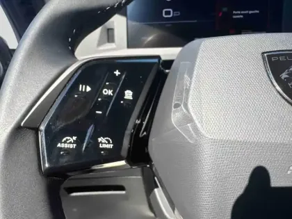 Photo 12 Peugeot 5008  Hybrid 145ch Allure e-DCS6