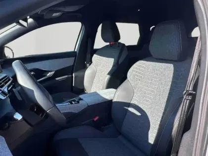 Photo 10 Peugeot 5008  Hybrid 145ch Allure e-DCS6