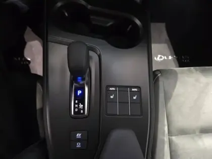 Photo 12 Lexus UX  300h Pack MY26