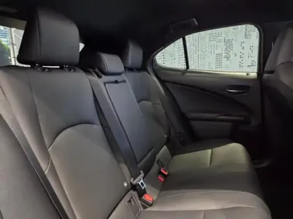 Photo 13 Lexus UX  300h F SPORT Design MY26